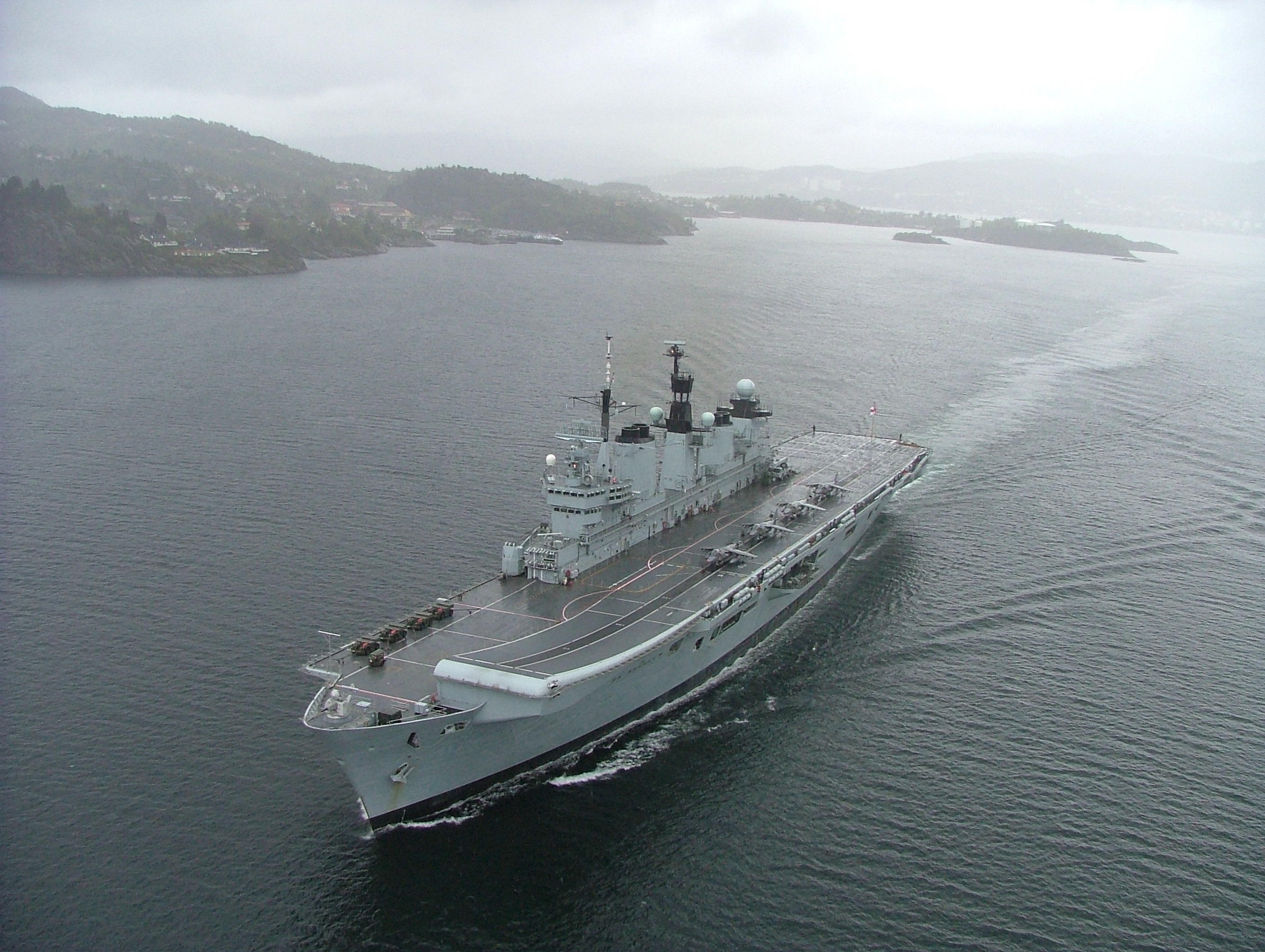 Beautiful Ship -HMS Illustrious -Bergen 2007