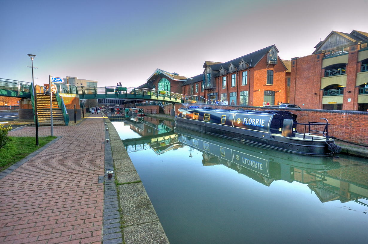 Oxford Canal Banbury and the Castle Quays Shopping Centre
