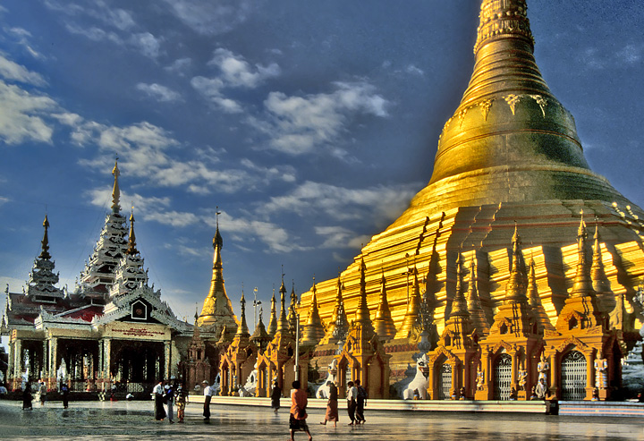 Morning at Shwedagon Pagoda 