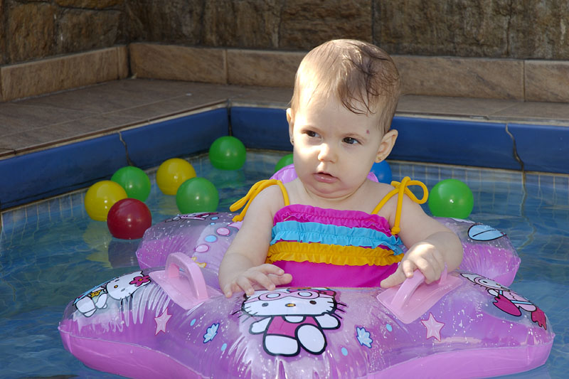 Na Piscina com o Papai