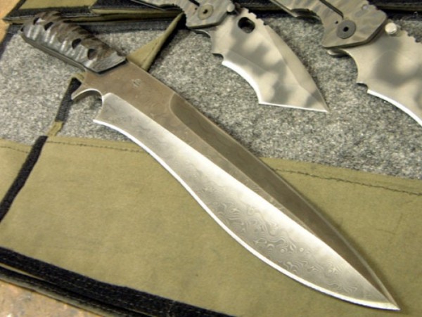1800strider_big_knife-med.jpg