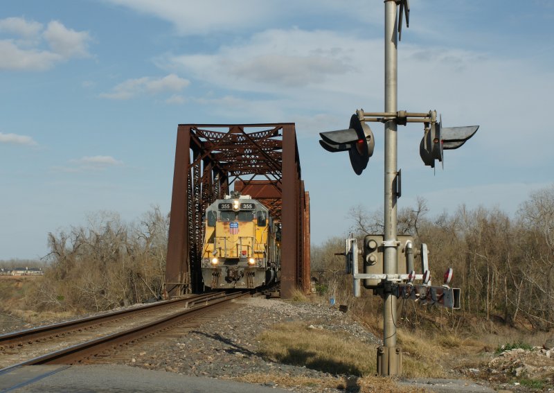 UP 355 on the Richmond Bridge