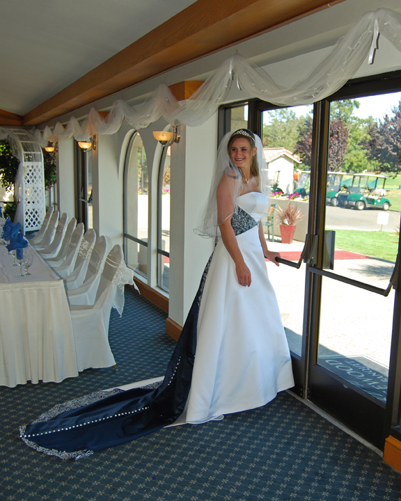 DSC_0084 bride waits 4 sample copy.jpg