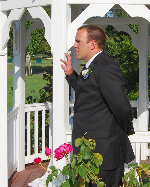 DSC_0188 Ryan waits 2 cropped sample copy.jpg