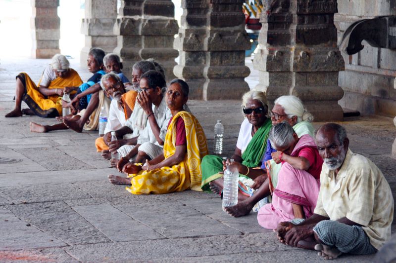 Row of beggars - Ekambareswara Temple, Kanchipuram, India