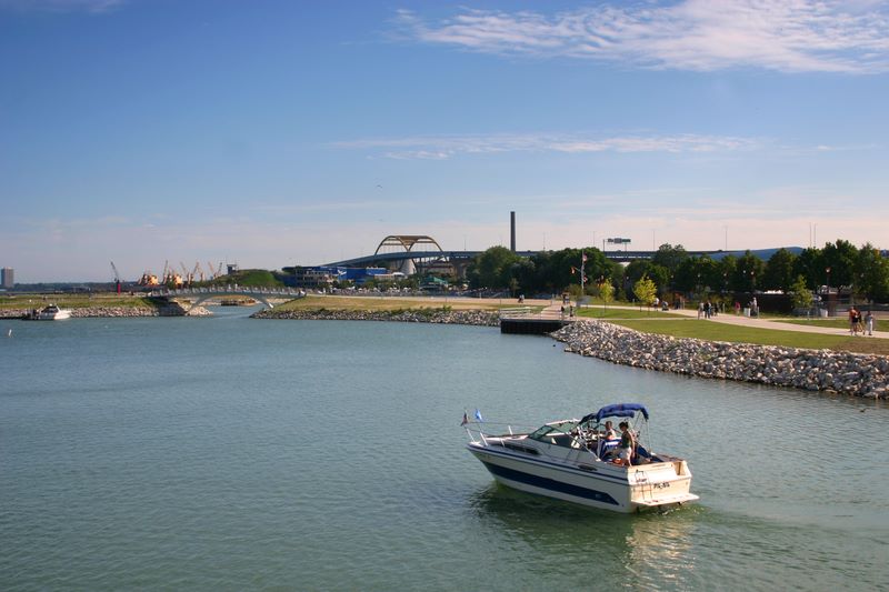 Yacht heads out, Milwaukee