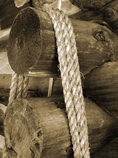 Rope and log ends 0647