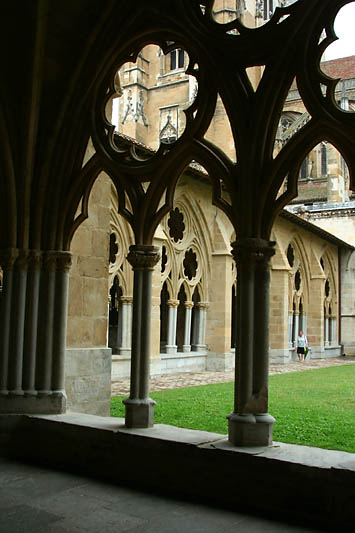 Bayonne Clotre prs Cathdrale Ste Marie_3420r.jpg