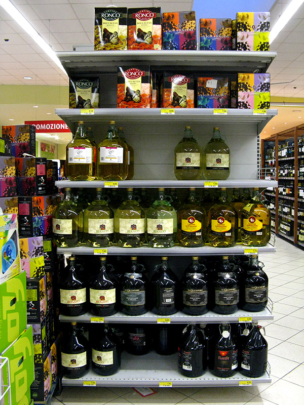 Jug wine in 5 litre bottles and boxes .. 7147