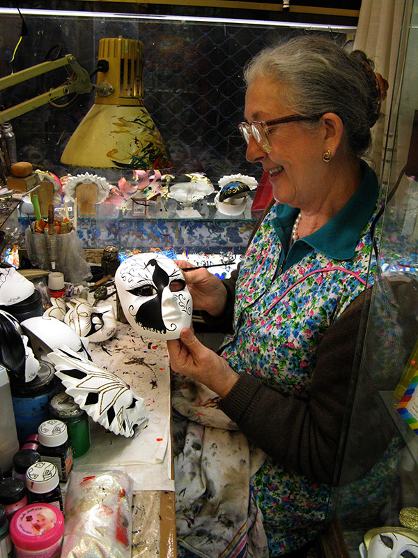 A satisfied artist .. 0334