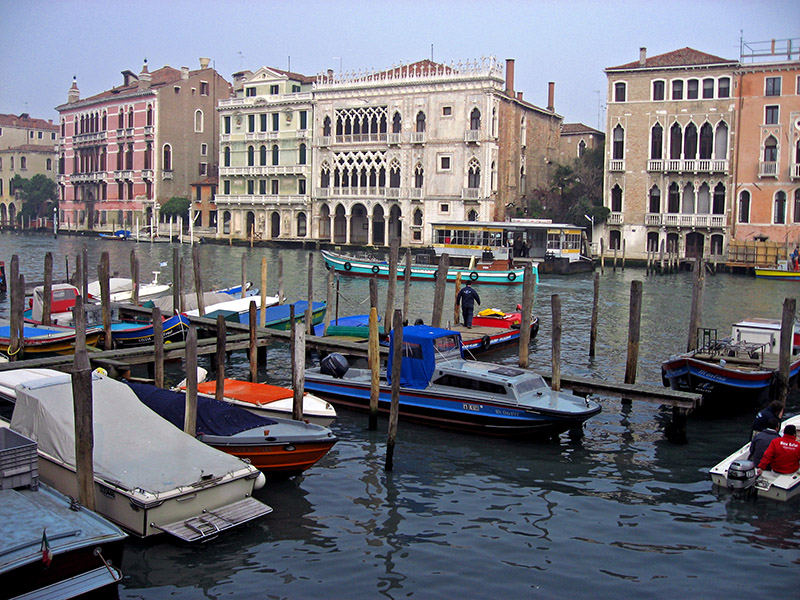 Beautiful palazzi on the Grand Canal .. 2819