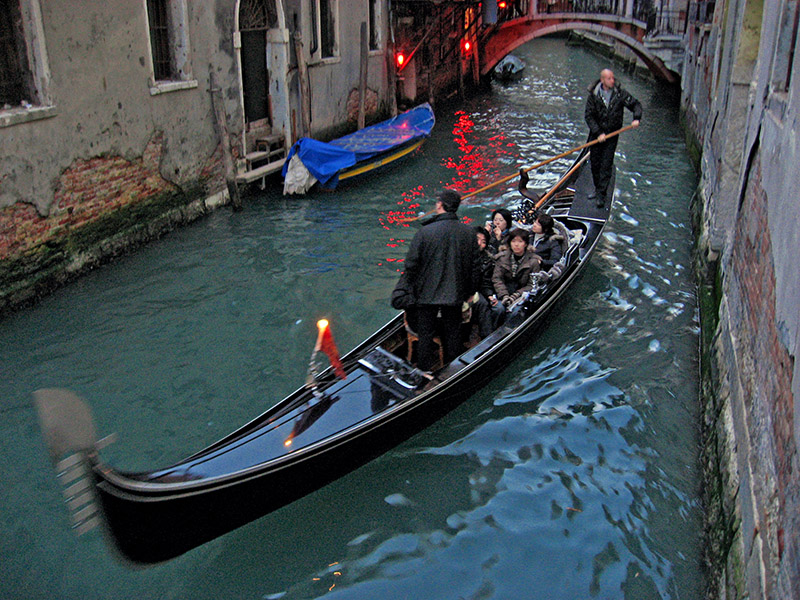 Early evening serenade in a gondola  .. 3141