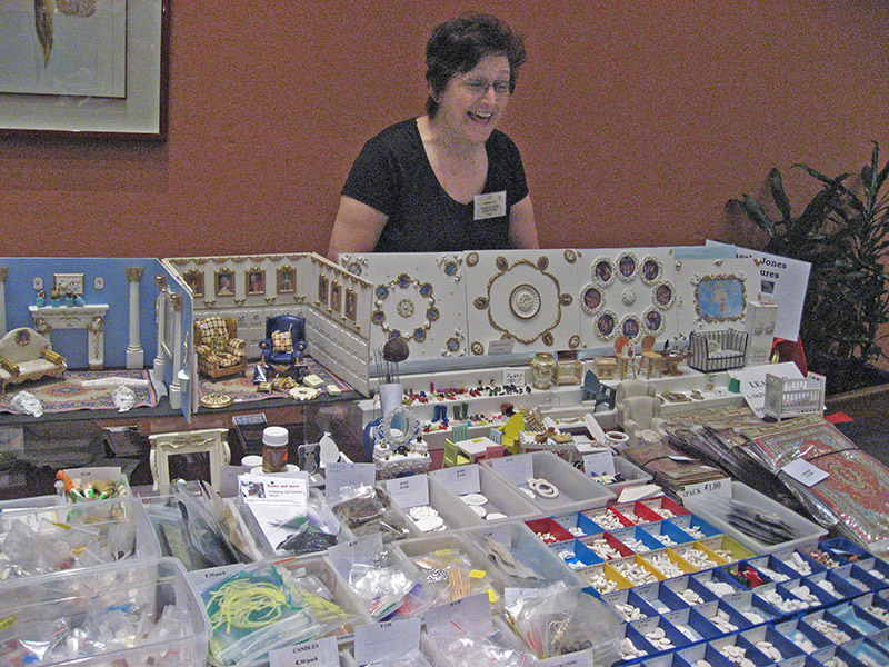 Alla fiera, Angela .. 1744<br />Angela Jones Miniatures, Svizzera