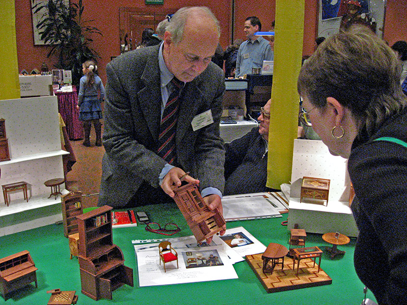 Alla fiera,  Che bel mobile! .. 1779<br />Paolo Ficara - Fine Miniature Furniture, Italia