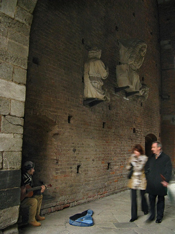 A trovatore at the Castello .. A1718