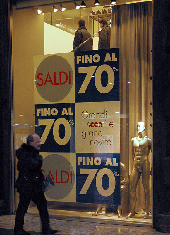 Sale in a shop along Corso Vittorio Emanuele .. A2735_6