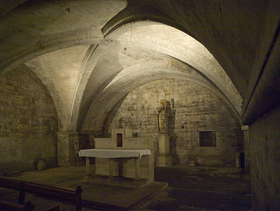 Saint-Gilles abdijkerk interieur in de kelder