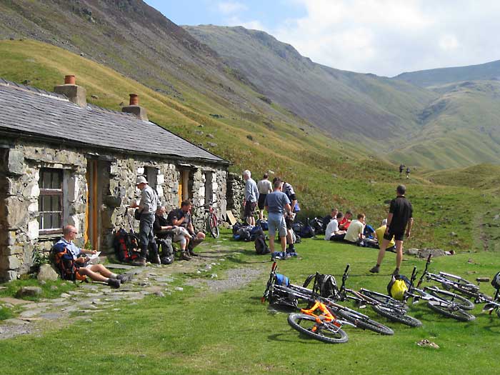 black sail hut youth hostel