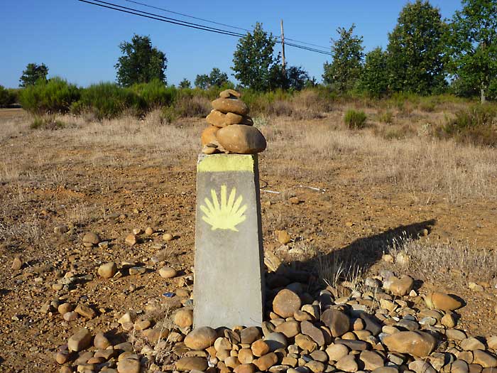 waymarker after virgen del camino