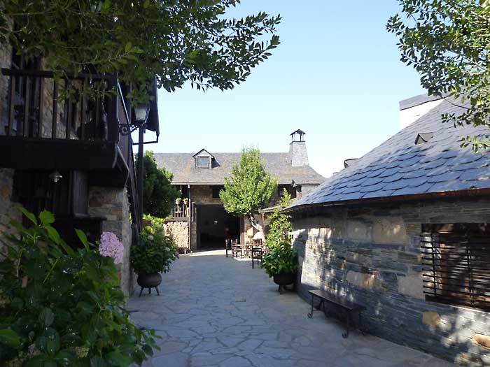 moncloa de san lazaro, cacabelos (former pilgrims hospital where I stayed)