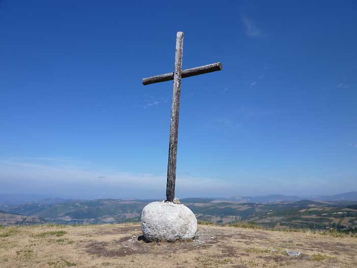 crucero above o cebreiro