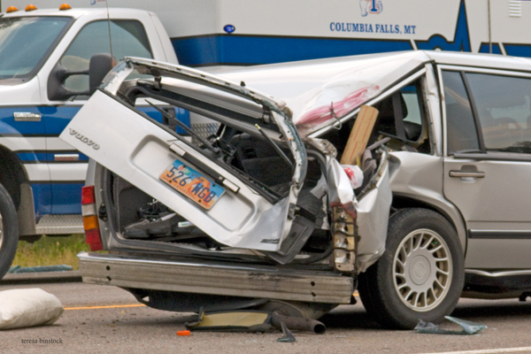 zP1010467 Family car and ambulance.jpg