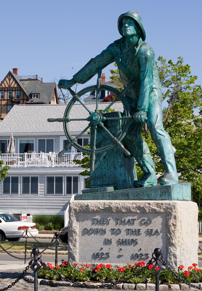 Gloucester_Memorial_1.jpg