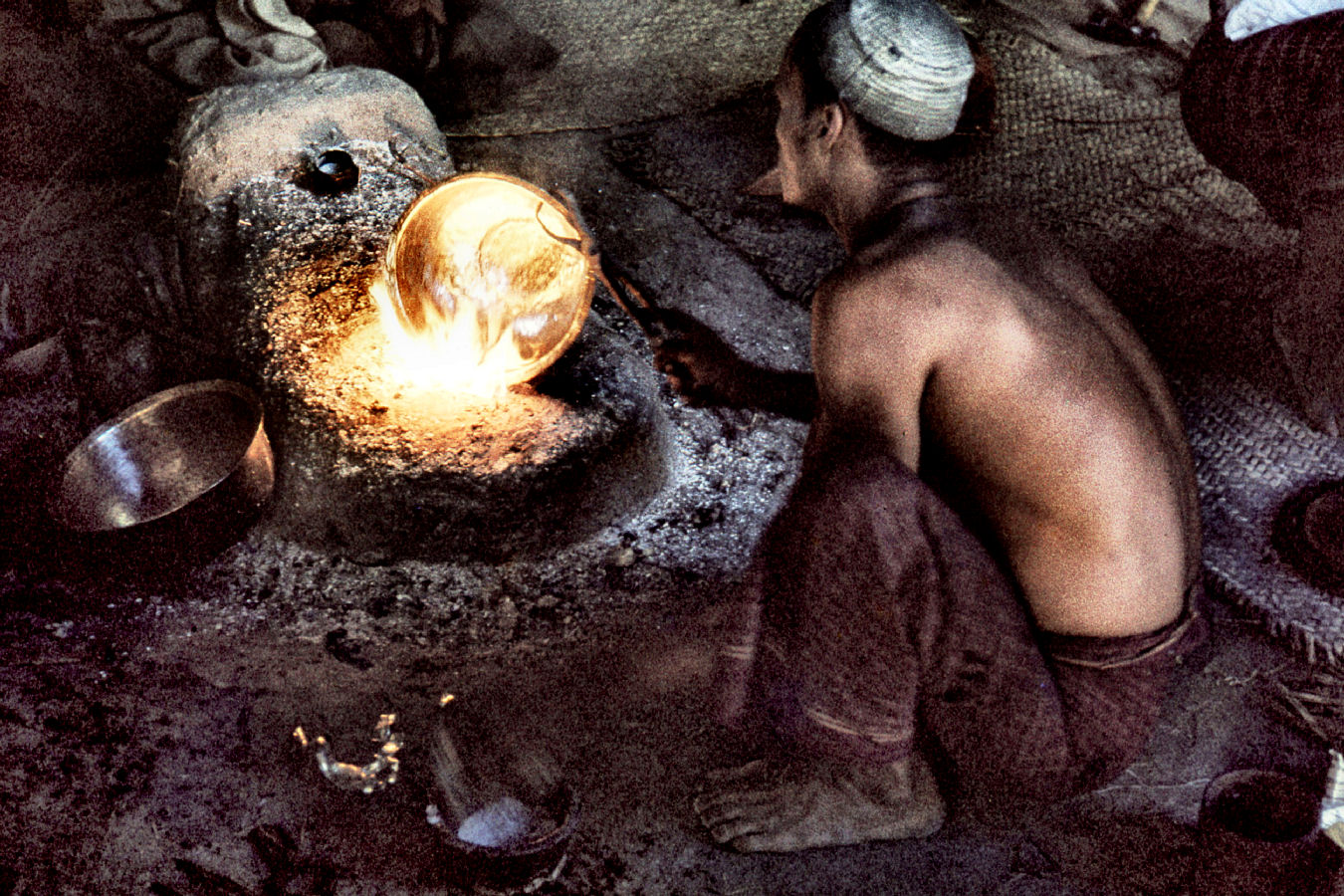 1960 - Coppersmith at Nizwa - ScanOman203