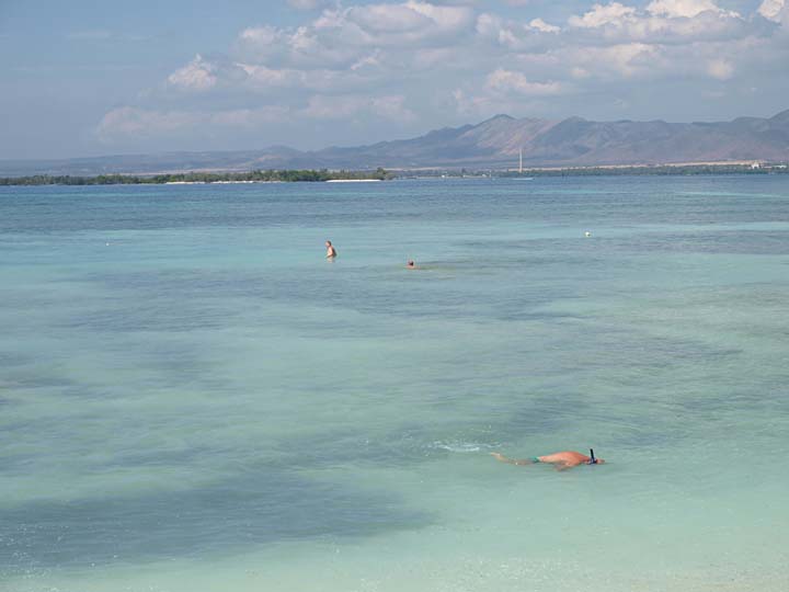 Snorkelling at Cayo Blanco