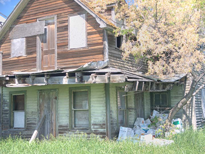 Old farm building 9196