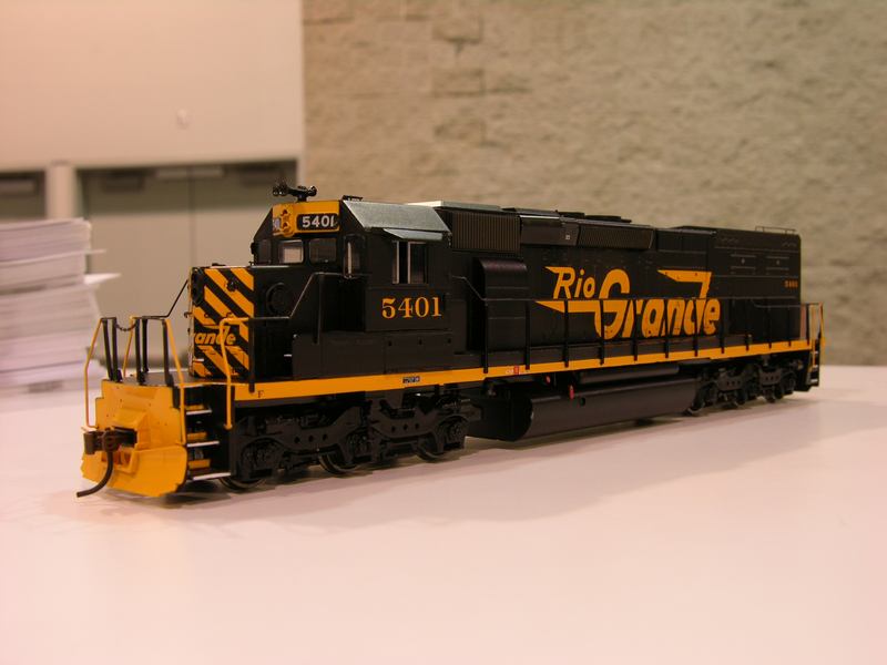 Athearn HO RTR: DRGW SD40T-2 with exhaust silencer