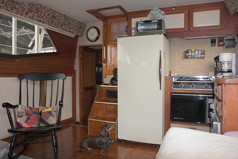 1983 Trojan tri cabin 036.jpg