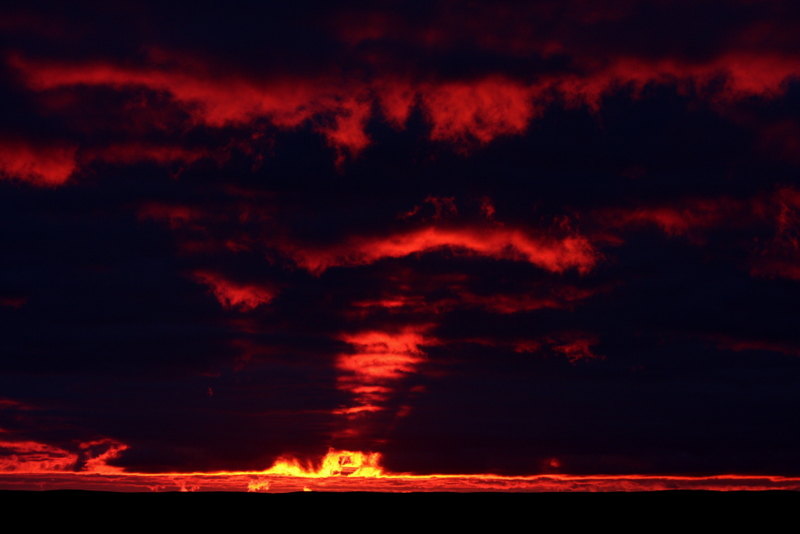 RED DEVIL SUNSET AT OLD MAN ON HIS BACK PLATEAU.jpg