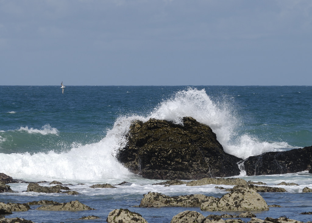 can watch waves breaking over rocks for hours