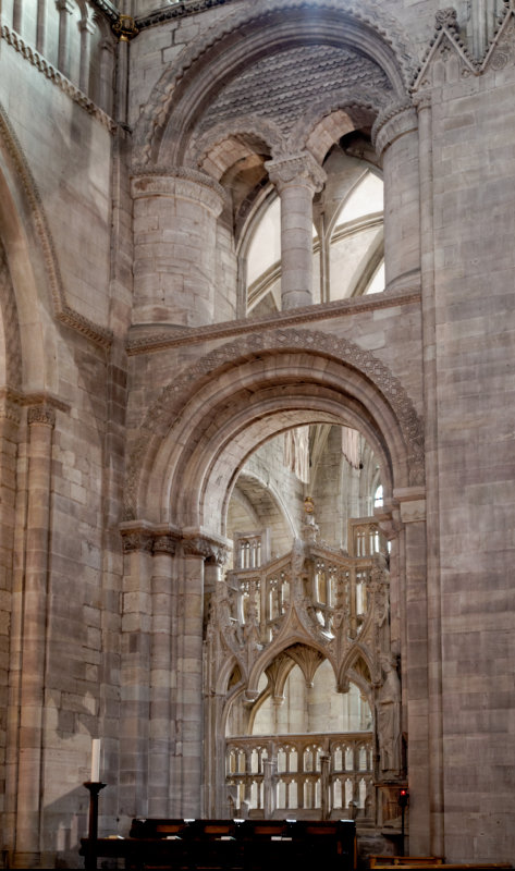 chancel to south-east transept arcade