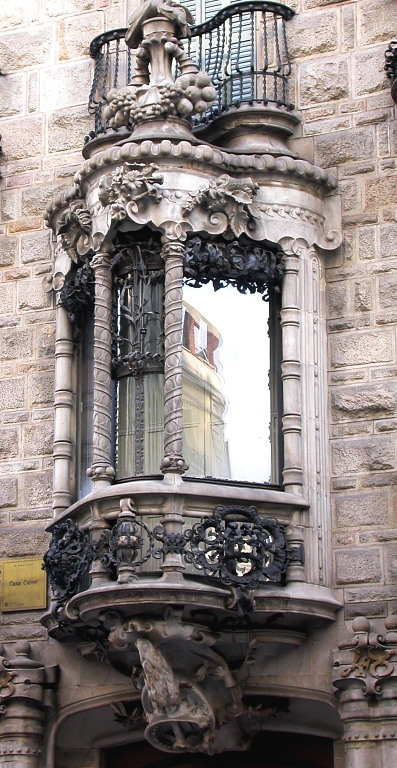 Casa Calvet - oriel window