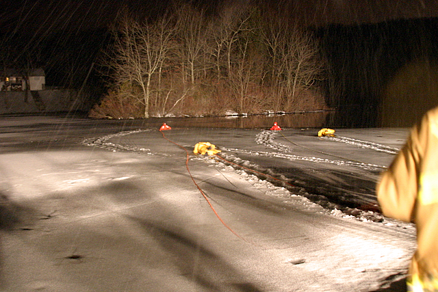 20070227-fd-ice-rescue-drill-0011.JPG