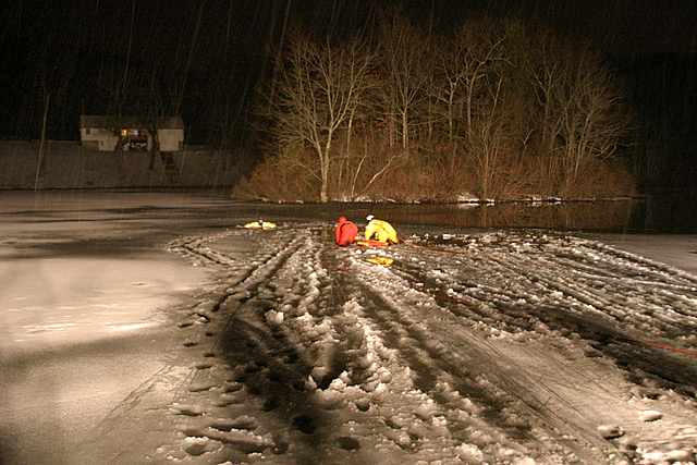 20070227-fd-ice-rescue-drill-0061.JPG