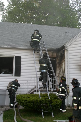 20070515-bridgeport-fire-griffin-ave-2116.JPG