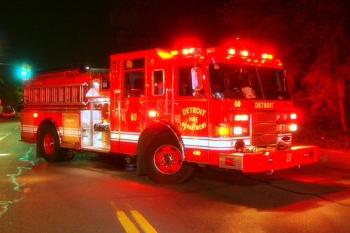 2006_Detroit_Fire_Dept_Engine_60_77.JPG