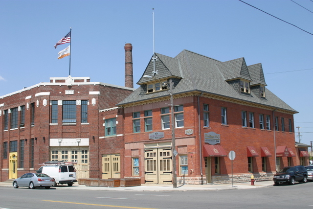 2007-july-detroit-fire-ladder-5-firehouse-3400-russell.JPG