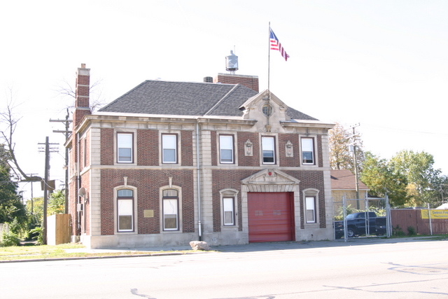 2006_Detroit_Fire_Dept_Engine-34_firehouse_6535_livernois.JPG