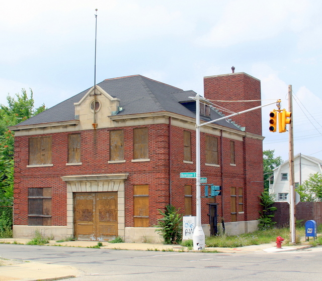 2007-july-detroit-fire-engine-43-firehouse-2345-east-davison-service-drive.JPG