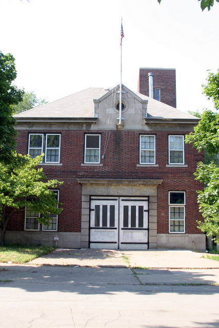 2007-july-detroit-fire-engine-48-firehouse-642-south-bayside.JPG