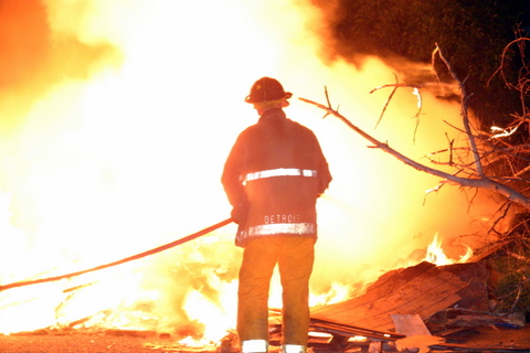 2007-july-detroit-fire-celestine-near-spring-garden-2.JPG