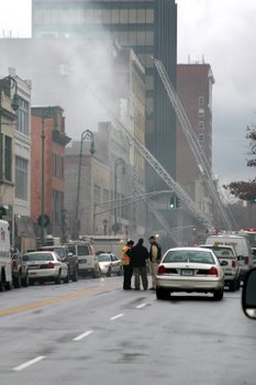 20071212_new_haven_fire_third_alarm_29_center_st_brass_monkey_4328.JPG