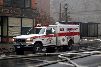 20071212_new_haven_fire_third_alarm_29_center_st_brass_monkey_4330.JPG