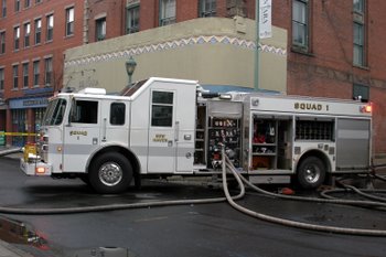 20071212_new_haven_fire_third_alarm_29_center_st_brass_monkey_4331.JPG