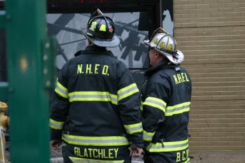 20071212_new_haven_fire_third_alarm_29_center_st_brass_monkey_4375.JPG