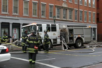 20071212_new_haven_fire_third_alarm_29_center_st_brass_monkey_4390.JPG